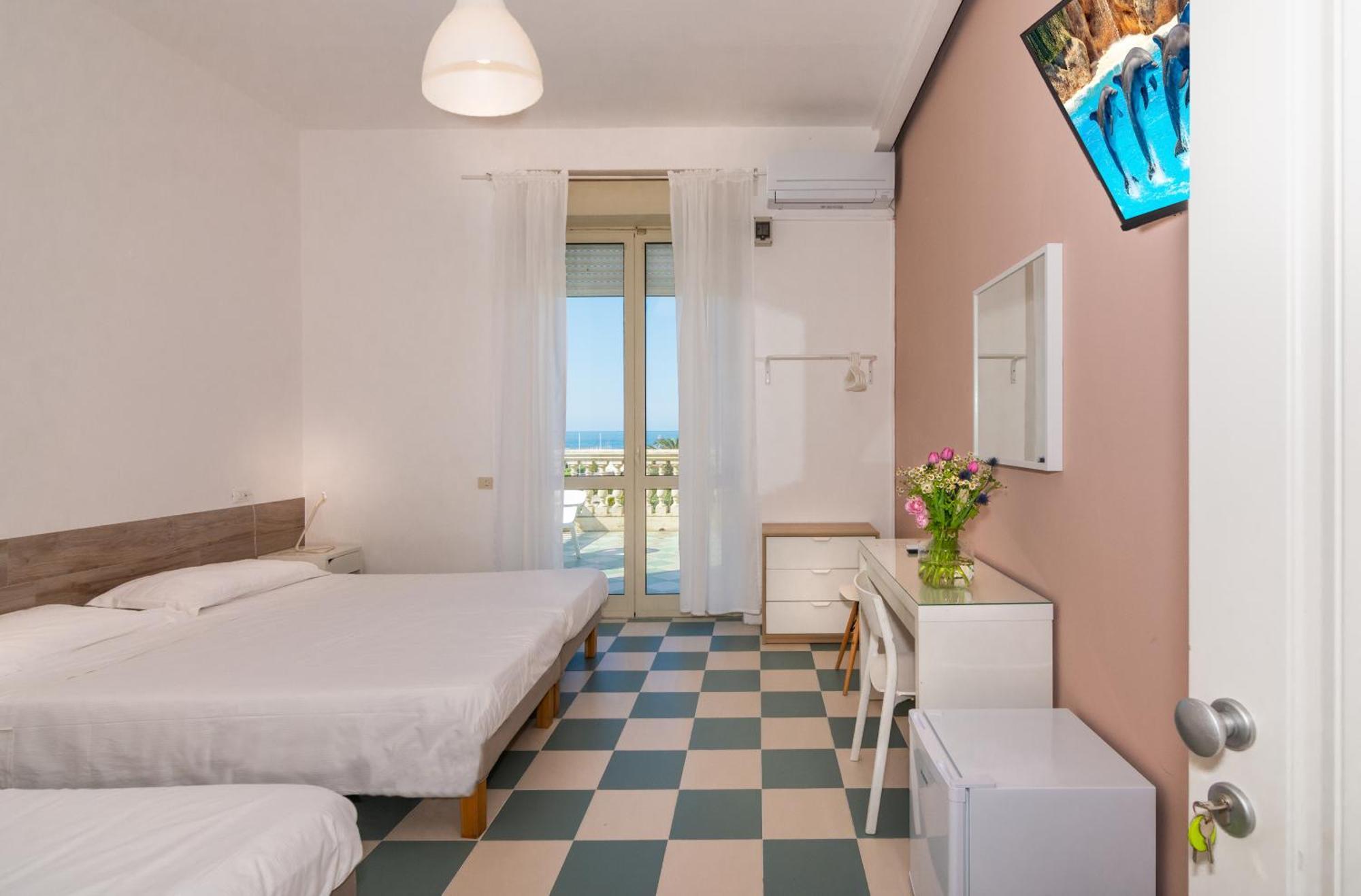 Hotel Happy