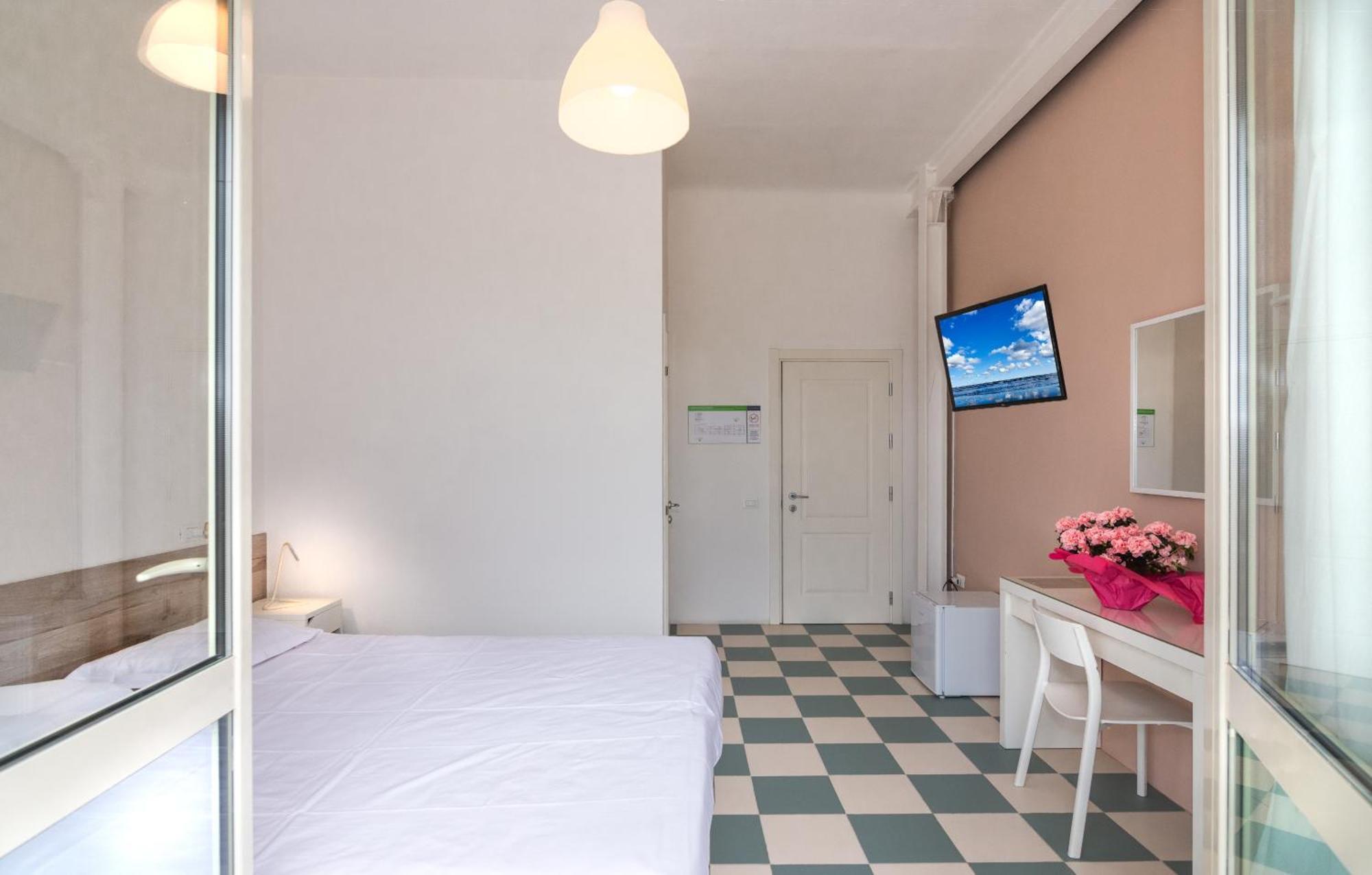 Hotel Happy 3*