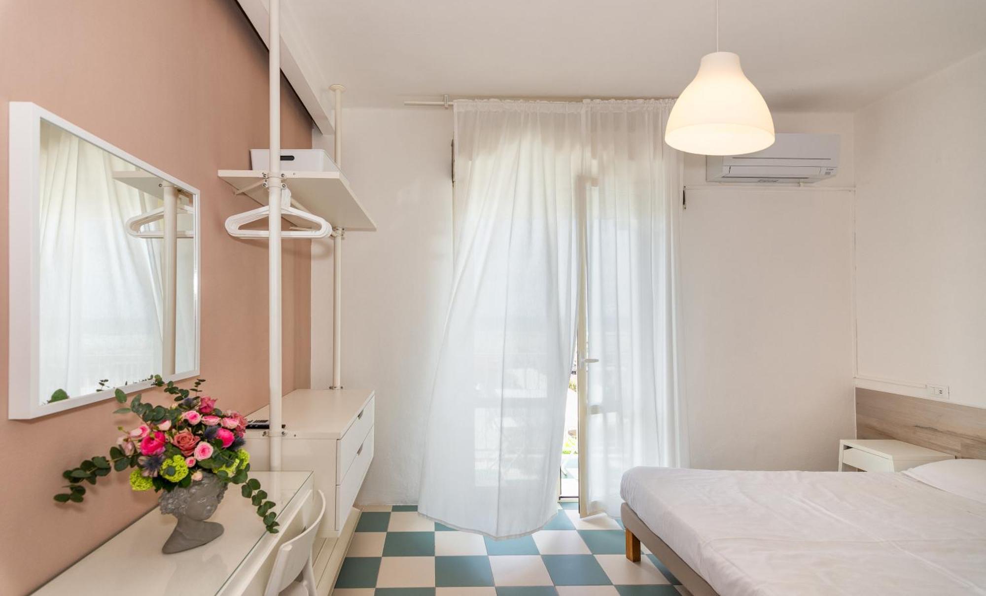 Hotel Happy 3*