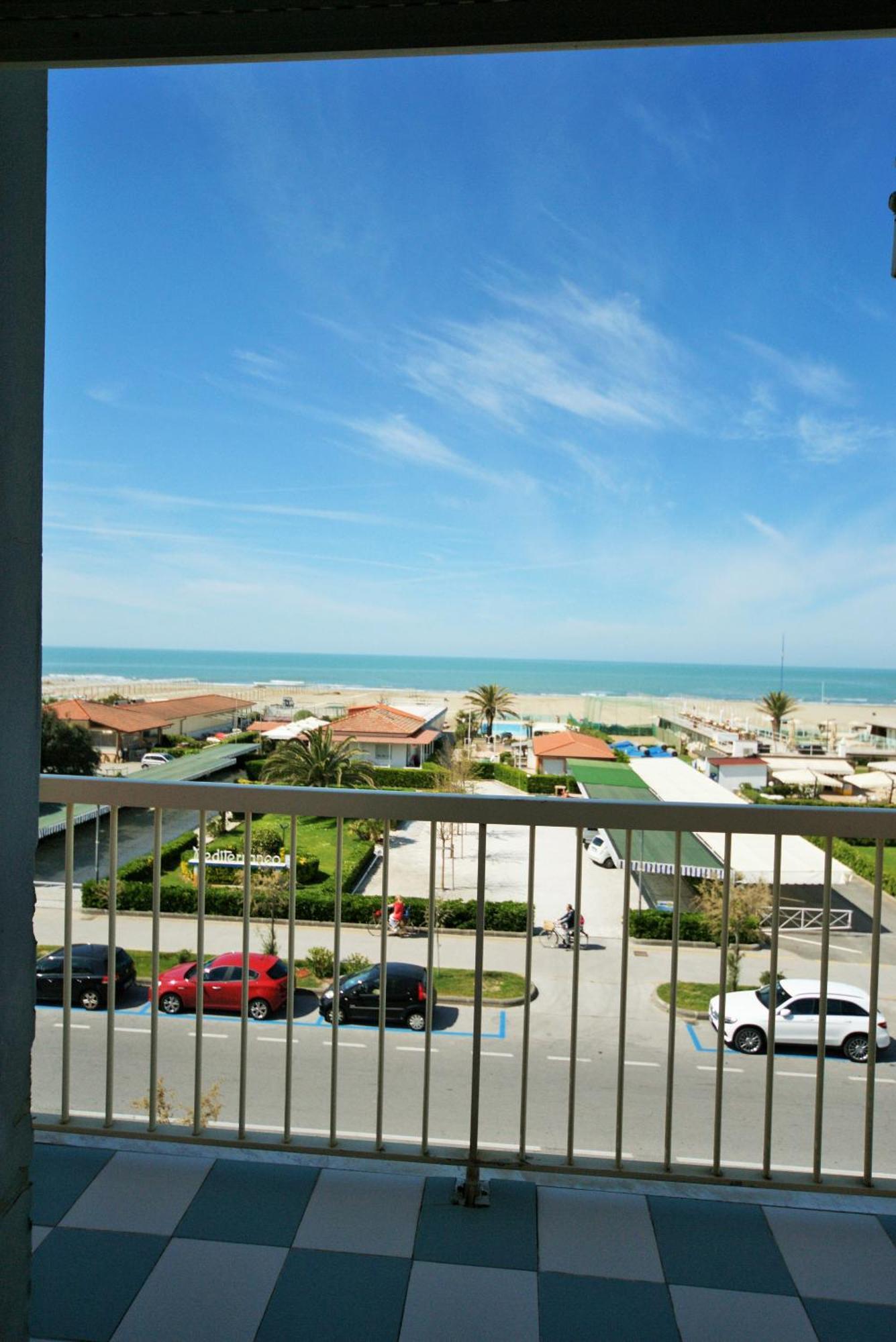 Hotel Happy