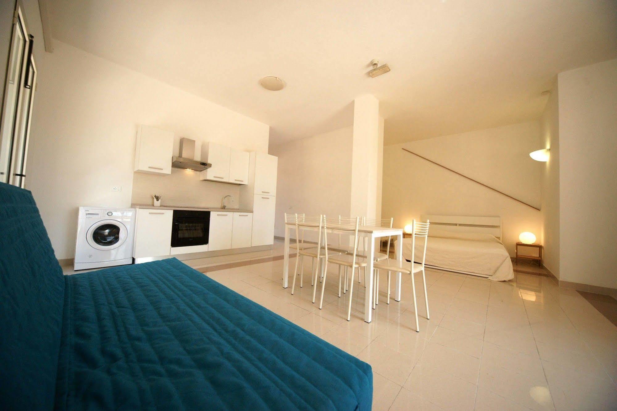 Happy Hotel 3*