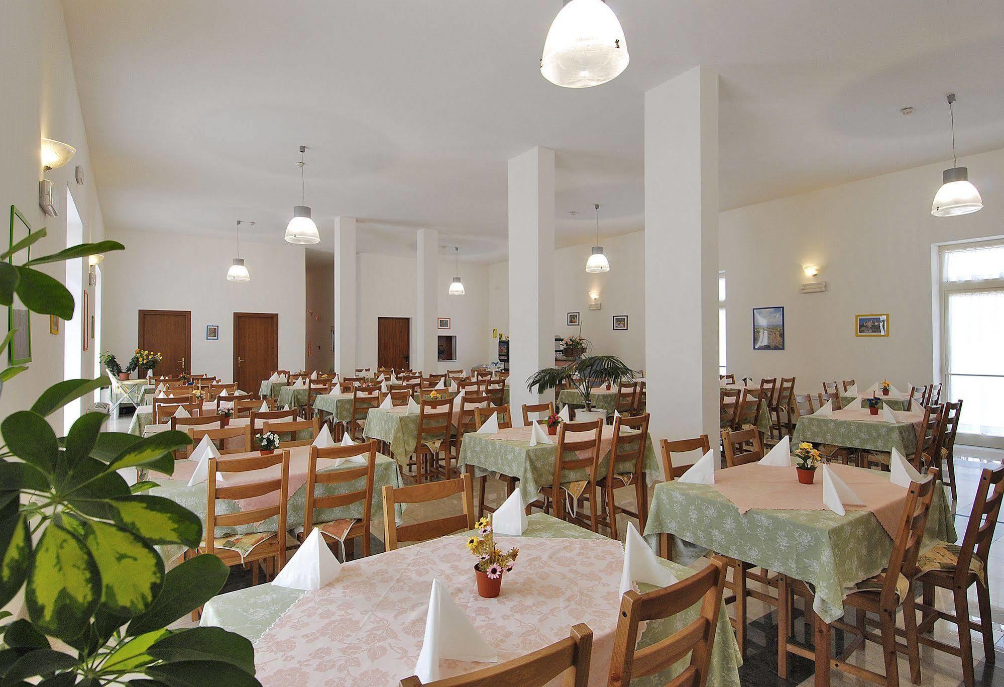 Hotel Happy 3*